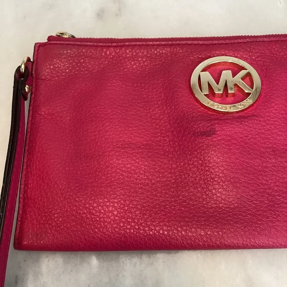Michael Kors Purse Pouch Wristlet Pebbled Leather Clutch with Metallic Logo